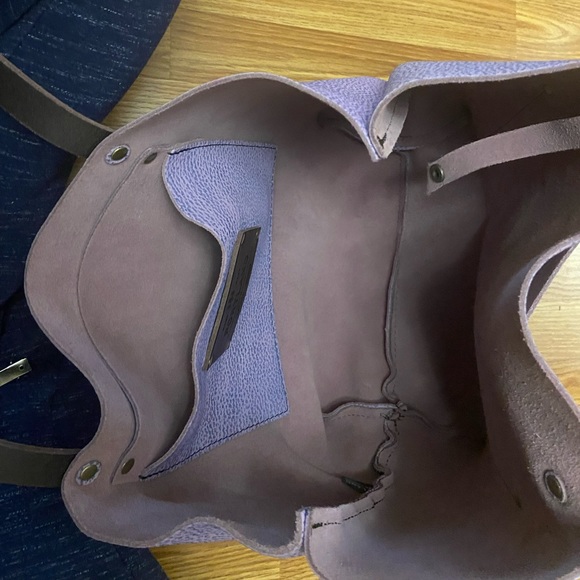 Portland Leather Goods large classic tote in Lilac - Picture 9 of 12
